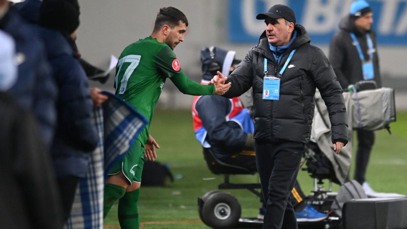 Meme Stoica, șocat după Universitatea Craiova - Farul 1-2. „E o surpriză mai mare decât Botoșani - CFR! E de domeniul fantasticului, nu știu cum face Hagi!”