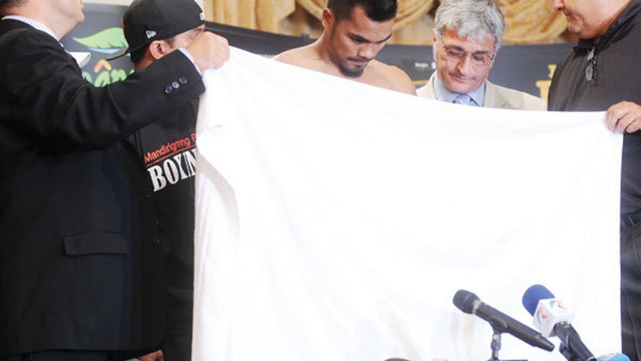 Jos textila!** Talape a încercat să treacă de proba cântarului în pielea goală