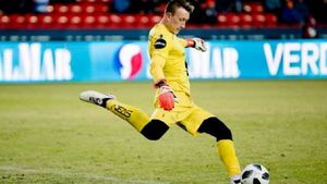 FOTO | El e portarul cu care Rednic vrea să-l facă uitat pe Penedo: a fost crescut de Arsenal și are o selecție în naționala Irlandei. Nistor, reacție sinceră: "Azi l-am văzut prima dată"