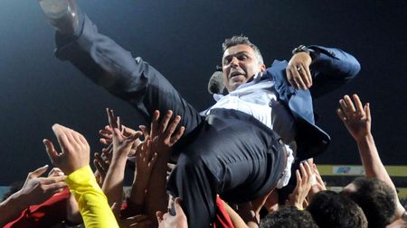 S-a aflat că plecarea lui Cosmin Olăroiu la naționala Emiratelor este iminentă. Banii, puterea și influența șeicilor arabi l-au convins: „Nu e ușor de înlocuit”