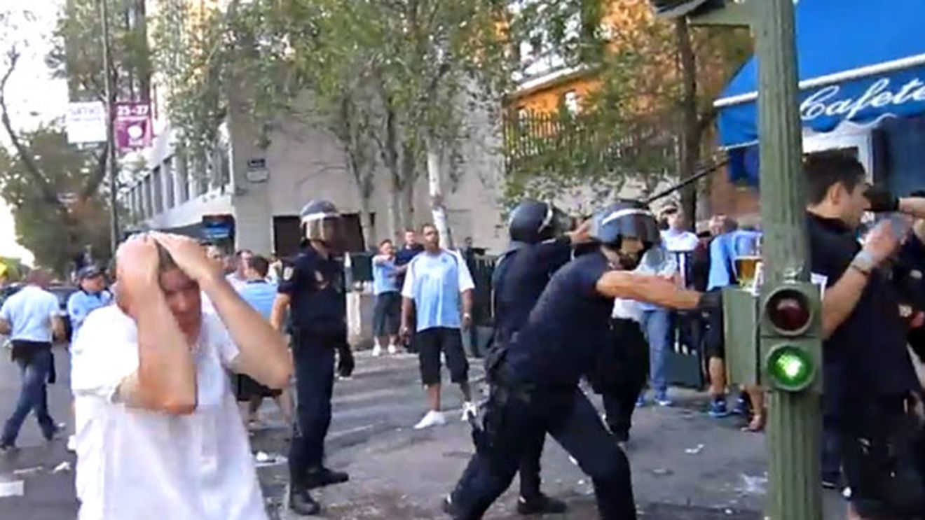 VIDEO ȘOCANT** Liga, PĂ‚TATĂ‚ de gesturi barbare! Forțele de ordine madrilene i-au BĂ‚TUT pe străzi pe fanii lui Manchester City