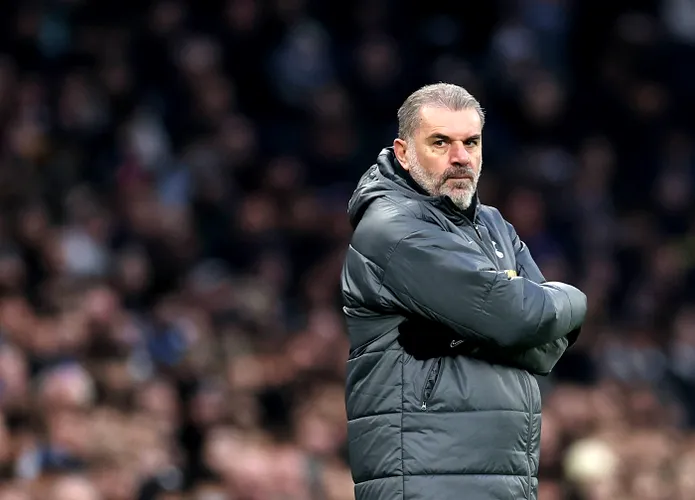 „Demisia! Dați-l afară pe Postecoglou”. Evoluția lui Radu Drăguşin și a colegilor din Everton - Tottenham a dezlănțuit i