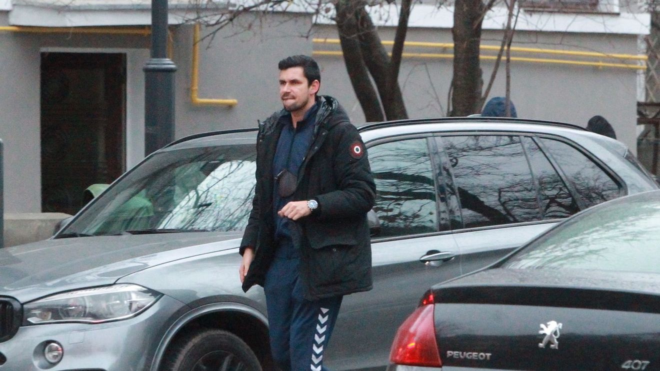 Victor Hănescu, în vizită la o blondă misterioasă. Cum își umple timpul fostul tenismen | FOTO EXCLUSIV