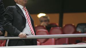 "Jucătorii se gândesc numai la mașini, gagici și fițe!** Abia așteaptă vacanța, să se destrăbăleze!"