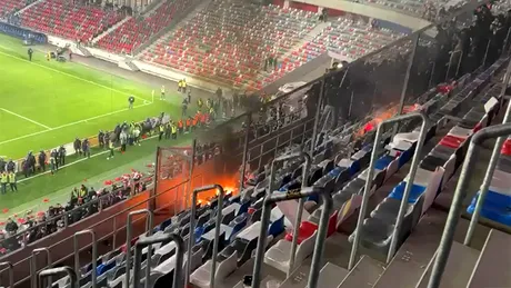 Au uitat de civilizație și fair-play! Suporteri dinamoviști au incendiat în mai multe locuri peluza din Ghencea în care au stat la derby-ul cu Steaua. Imagini și reacțiile antrenorilor