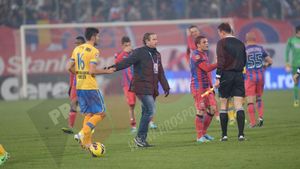 Reghe, extrem de nervos după meci: ședință cu toată echipa, chiar pe gazon!