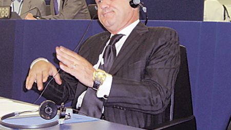 Becali: "Am în vizor un fundaș român!** L-aș aduce, dar să vedem cum se va forma noul guvern!"