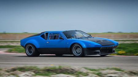 Eveniment special în automobilismul sportiv românesc. Doamnele ies pe circuitul de viteză