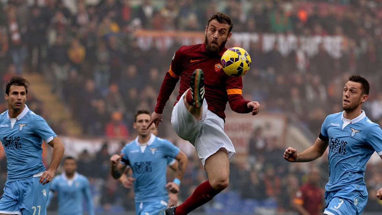 Jucătorii lui Lazio au intrat cu cu tricouri pe care scrie "Je suis Charlie" în derby-ul cu AS Roma