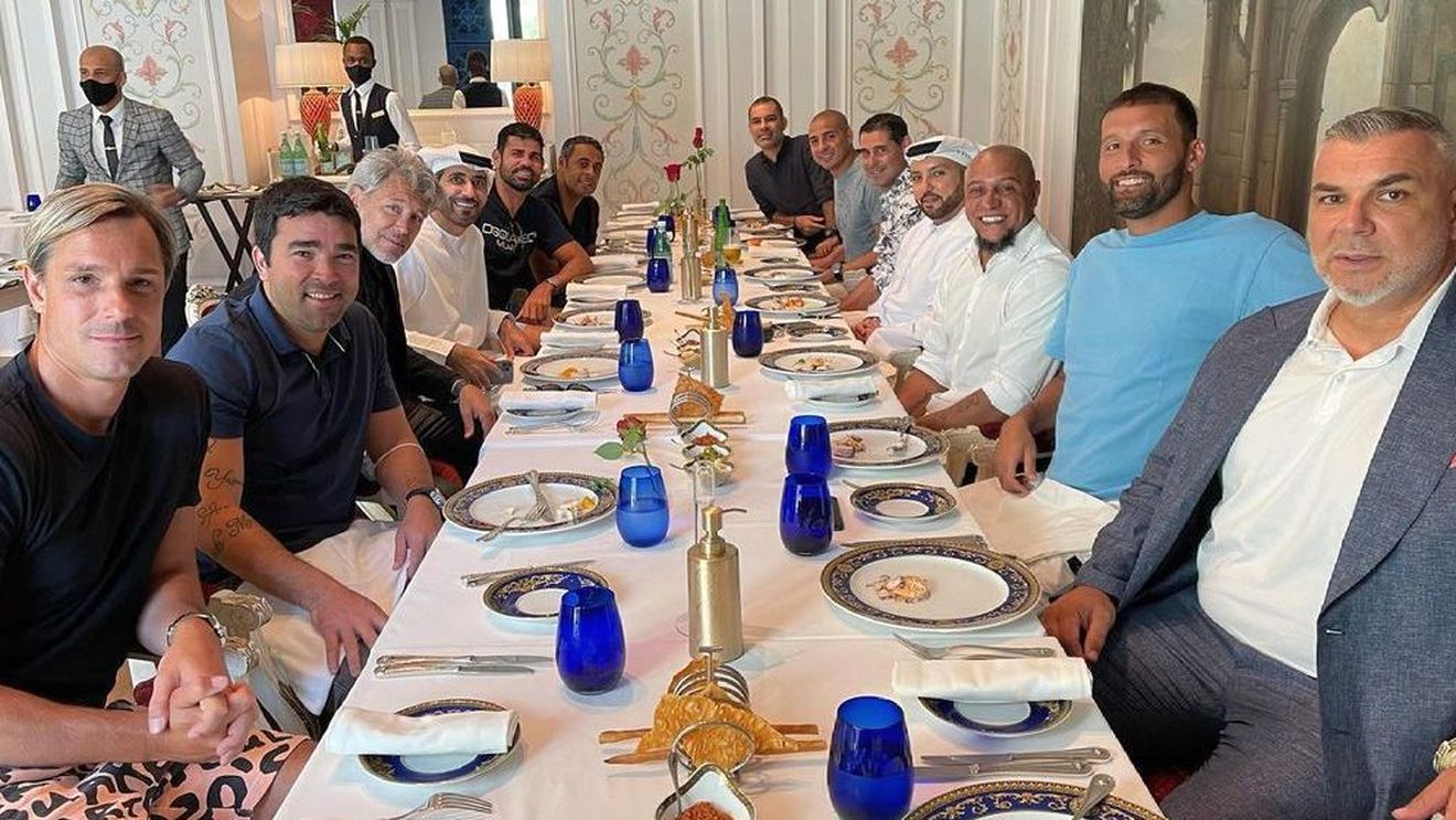 Cosmin Olăroiu, la masă cu „greii” fotbalului mondial! Roberto Carlos a postat o poză cu antrenorul român