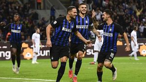 "Arbitrul a fost cel mai bun jucător al adversarei". Acuze dure după Inter - Fiorentina. VIDEO cu faza contestată de patronul oaspeților