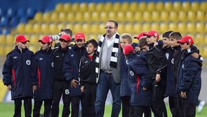 Florian Walter adoptă modelul lui Copos pentru a protesta împotriva celor de la CFR:** "Suntem solidari cu fanii"