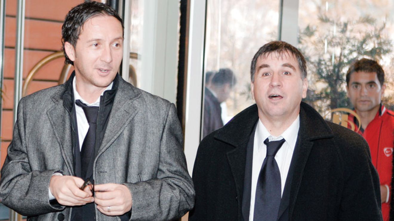 „Vali, tu când îți dai mă demisia?"