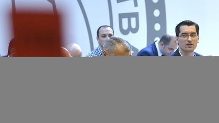 OPINIE | "Burleanu a câștigat deja alegerile!". Mihai Ciucă scrie despre anunțul premierului Mihai Tudose și noua banderolă a căpitanului Gică Popescu 