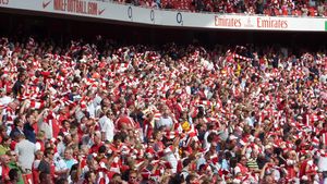Arsenal și Tottenham au interzis suporterilor introducerea pe stadion a "selfie stick"-urilor: "Victorie, am reușit"