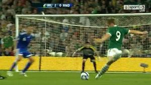 VIDEO** Foarfecă superbă, "bombă" de la mare distanță, cursă spectaculoasă de 40 de metri! VEZI TOP 10 goluri fabuloase