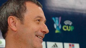 Încă un pericol pentru Ilie Stan!** Rednic este introdus în grațiile lui Gigi Becali de un personaj-cheie cu o promisiune BETON: "Doar cu mine mai ia Steaua titlul!"