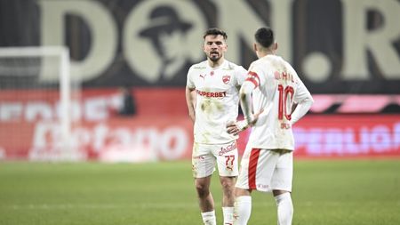 Fază încinsă în minutul 6 al meciului Rapid - Dinamo. Istvan Kovacs a dat penalty cu VAR