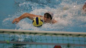 I-a trecut glonțul pe la ureche