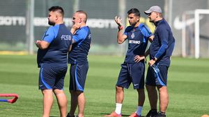 Pintilii și Neubert l-au „lucrat” pe Nicolae Dică? Dezvăluiri incendiare despre războiul „silențios” din vestiarul FCSB!