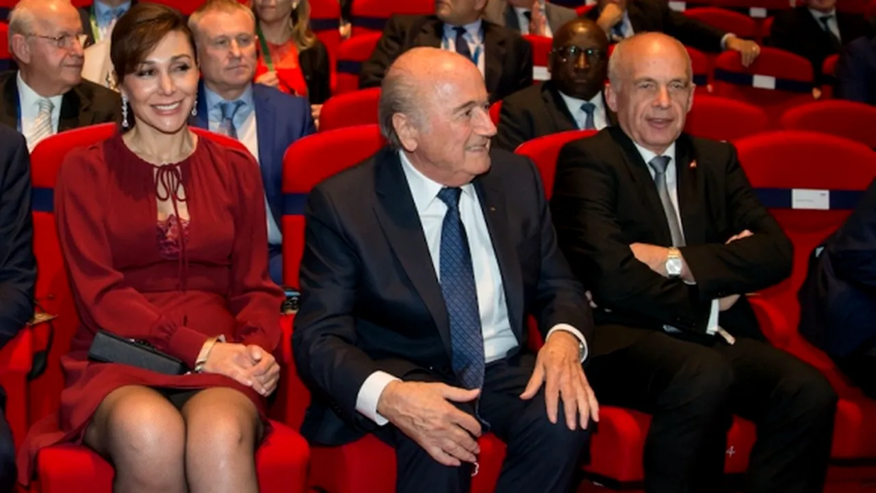 Blatter joacă murdar și în viața privată. S-a afișat la Congresul de la Zurich cu o femeie măritată, care este cu 28 de ani mai tânără decât el