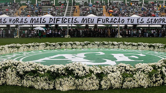 OFICIAL | Chapecoense a primit trofeul Copa Sudamericana 2016 din partea CONMEBOL 