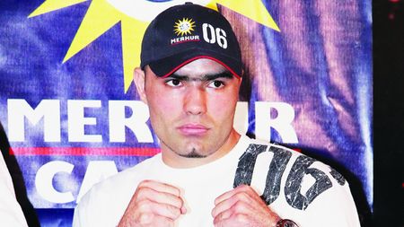 Bogdan Dinu l-a învins pe francezul Mickael Vieira într-o gală la Montreal