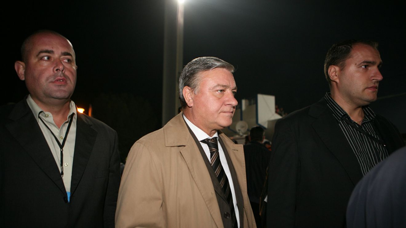 "Citeam meciurile** și cei din dreapta mea spuneau da sau nu"