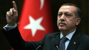 Stare de război pentru un penalty! Arbitrii, sechestrați patru ore după meciul Trabzon - Gaziantep 2-2 și eliberați abia după intrevenția președintelul Turciei!