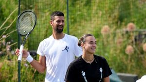 Novak Djokovic i-a întrerupt conferința de presă Arynei Sabalenka. Bielorusa l-a provocat: „Vrei să-l împărțim?”