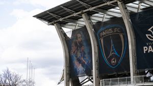 "Trece într-o altă dimensiune". PSG ar putea deveni a doua echipă din Paris ca buget după ce un alt club din capitala franceză a fost cumpărat de cel mai bogat om din Europa, cu o avere de 183.000.000.000 de euro