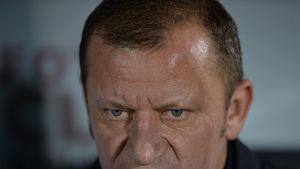 Dorinel Munteanu l-a pus la zid pe Contra: "Să asculte și de noi! Nimeni nu-i vrea locul. Problema nu e la jucători" + Un avertisment: "Chiar că ajungem de râsul lumii"