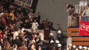 VIDEO Incidente grave soldate cu 49 de răniți în Germania, la un turneu de fotbal în sală