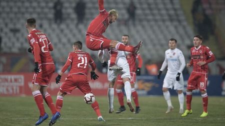 EXCLUSIV | Dezvăluire incredibilă despre un titular al lui Dinamo: "Are mari probleme cu genunchii și când e frig nu poate juca! În driblez și eu, la cele 120 de kilograme ale mele"