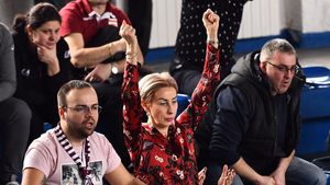 Presiunea pusă de fanii giuleșteni a dat roade! Vali Ionescu-Caciureac, repusă în funcția de președinte al Clubului Sportiv Rapid!