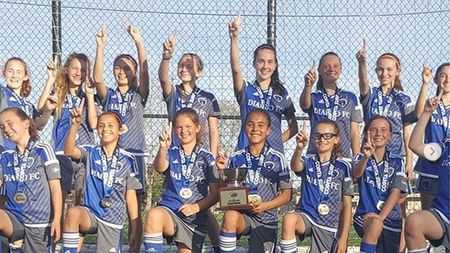 EXCLUSIV | Doi dinamoviști îi învață tainele fotbalului pe americani: "Vin mai multe fete decât băieți"