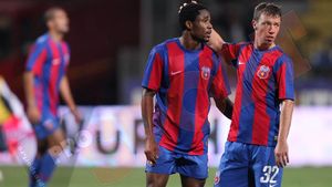 Lăcătuș: "Dacă joacă la fel, Steaua poate pierde la scor cu Liverpool!"