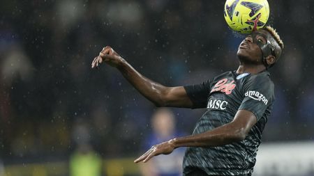 Șeful lui Napoli, De Laurentiis, așteaptă o ofertă nebunească din Premier League pentru vedeta Victor Osimhen!
