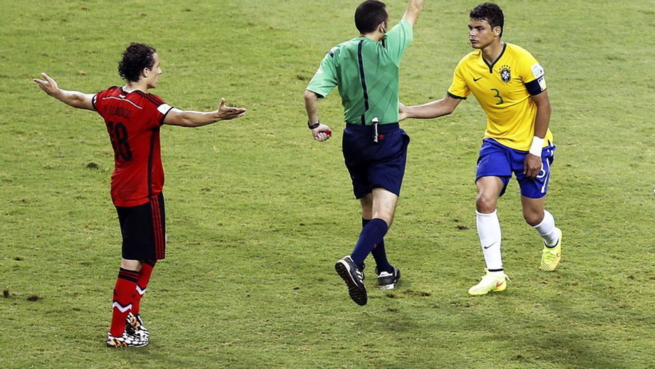 Brazilienii se plâng de arbitraj. Thiago Silva: "Dacă nu s-ar fi vorbit atât de mult după primul meci, arbitrul ne-ar fi dat și acum un penalty"