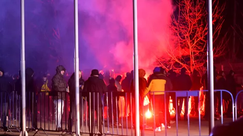 Liderul galeriei unei echipe din Superliga, dezvăluire șocantă. „Plătim jandarmii să introducă torțele pe stadion!” Cum sunt folosite fetele care merg la meciuri