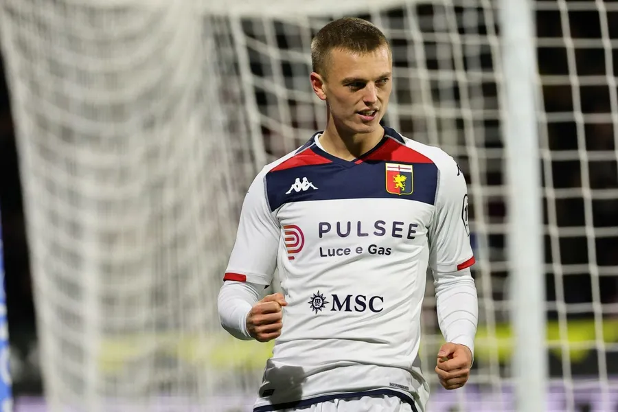Albert Gudmundsson, în tricoul lui Genoa