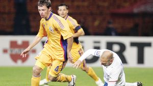 Gigi a răbufnit: "Băi, Apostol! Mucles!"