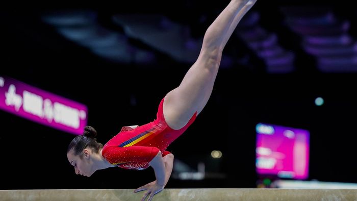 Povestea revoltătoare a Alexiei Blănaru, noua gimnastă minune a României. A luat medalie la Mondiale, deși e umilită la Bacău: „Are același trening de acum 7 ani”