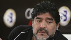 Diego, lucrezi pentru Al Wasl! ** Maradona, luat la mișto după ce a criticat un coleg atras de mirajul "petrodolarilor"
