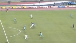 VIDEO** Neymar e de pe altă planetă! "Dublă" în finala campionatului și o fază în care ridiculizează o apărare întreagă