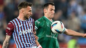 Ce se întâmplă cu atacantul pe care Gigi Becali vrea să dea 2.500.000 de euro. Impresarul e supărat pe fotbalist: "Nu mi-a răspuns la telefon"