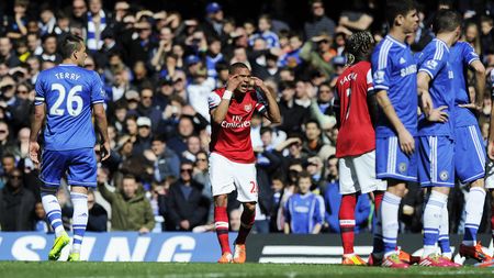 Arbitrul a contribuit la dezastrul cu Chelsea: "Sunt dezamăgit de prestația mea" Centralul l-a eliminat pe Gibbs deși Oxlade-Chamberlain a comis henț în careu