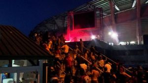 Au creat haos pe străzile din Skopje! FOTO și VIDEO Fanii Stelei și cei ai lui Vardar s-au ciocnit înaintea meciului! De la ce a pornit scandalul