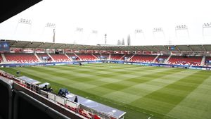 „La milimetru” sau cum au grijă maghiarii ca gazonul pentru meciul România U21 - Olanda U21 să fie o suprafață perfectă! FOTO EXCLUSIV