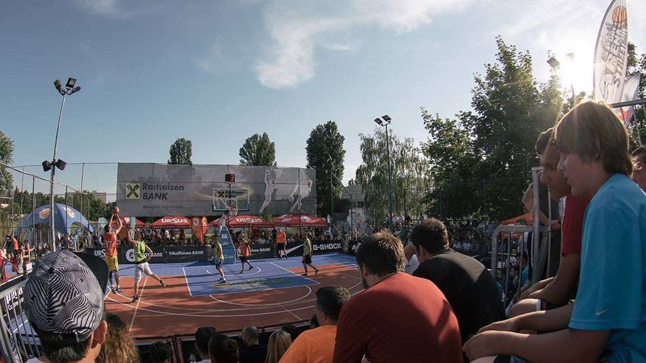 Un panou, două echipe, trei prieteni, start! Începe Sport Arena Streetball Tour 2017